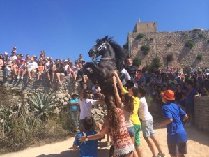 La fiesta menorquina se aúpa al punto más alto de la Isla.