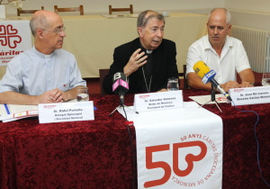 rafael portella delegado episcopal salvador gimenez obispo de menorca y joan mir llorens director caritas