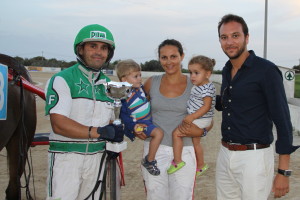 Sireneta MO, con el trofeo de ganadora.