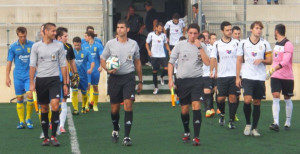 Salida de los jugadores al campo (Fotos: futbolbalear.es)