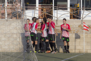 Celebración de un gol del Mercadal (Foto: Karlos Hurtado)