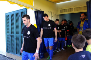 Camisetas negras en señal de duelo (Fotos: deportesmenorca.com)