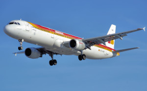 Iberia_a321-200_ec-hui_arp