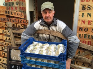 Joan Febrer, esta mañana en su tienda (Foto: Tolo Mercadal)