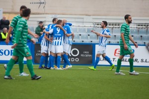 Los jugadores del Atlético Baleares celebran un gol ante el Cornellà (Foto: futbolbalear.es)