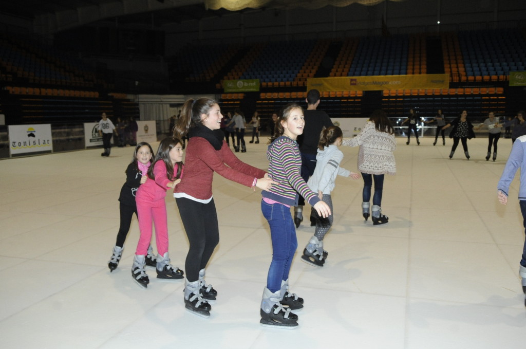 pista de hielo en el pabellon menorca basket