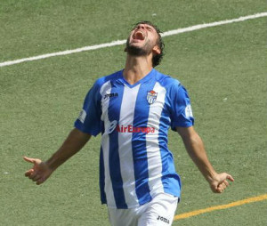 Dalmedo, celebrando un gol con el Baleares.