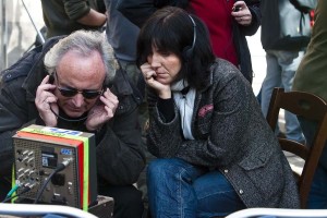 Judit Colell (derecha) y Jordi Cadena durante el rodaje de una película.