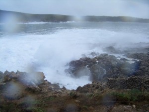 El mar, muy revuelto en el litoral menorquín. FOTO.- Archivo