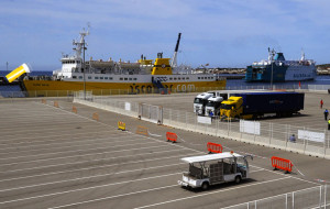 balearia y nura nova de iscomar en el puerto ciutadella