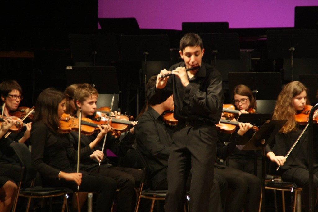 Alumnos del Conservatori de Música de Menorca en concierto.