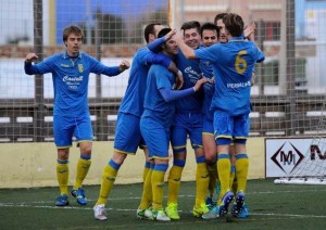 Los jugadores del Penya celebran un gol de Marc (Foto: Tolo Mercadal)