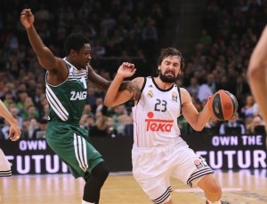 Llull, en dos secuencias del partido (Fotos: euroleague.net)