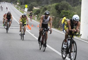 Ciclistas en la última Extreme Man. FOTO.- Archivo.