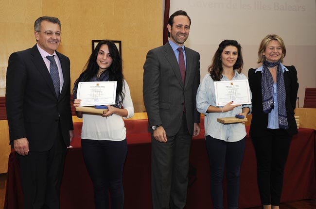 jose ramon bauza    nuria riera consellera educacion    y santi tadeo entrega premios concurso educacion