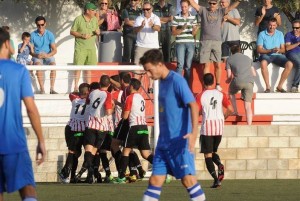 Celebración de un gol del Mercadal en la final de Copa (Foto: Tolo Mercadal)