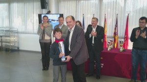 Los dos campeones menorquines, en la entrega de premios (Fotos: Nieves Reguero/Siesreal)