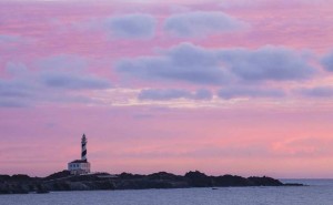 Imagen del cartel anunciador de las visitas guiadas al interior del faro de Favàritx. Foto: Marc Allès Marquès.