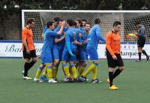 Celebración del gol de Chupi (Fotos: Tolo Mercadal)