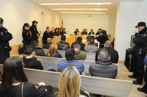 El comienzo de la audiencia pública se ha demorado hasta la una y media. FOTO.- Tolo Mercadal