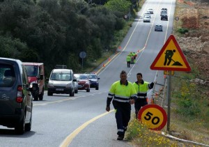 Obras esta mañana en el tramo entre Alaior y Maó (Fotos: Tolo Mercadal)