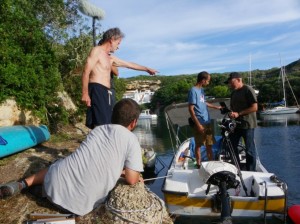 Fernando Colomo dirigiendo al equipo de 'Isla bonita' en Menorca. Foto: I.B.F.C.