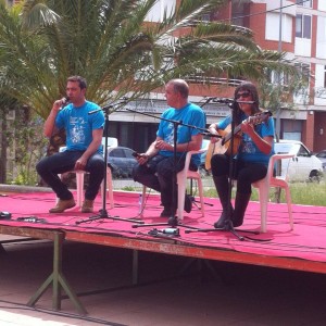 Momento de una de las actuaciones de algunos de los glosadores menorquines en las Terres de l'Ebre. Foto: Immaculada Tubau.