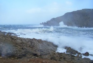 Imagen captada en Fornells durante uno de los temporales que han azotado Menorca este invierno.