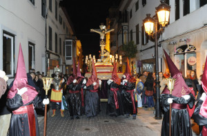 Imagen del Cristo Crucificado, en las calles del centro de la ciudad. FOTO.- Tolo Mercadal