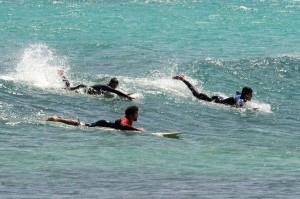 Espectaculares imágenes de surfistas y windsurfistas en Punta Prima (Fotos: Tolo Mercadal)