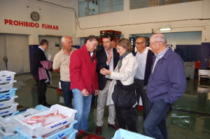 García Tejerina, junto el conseller Gabriel Company, en la lonja de Palma.