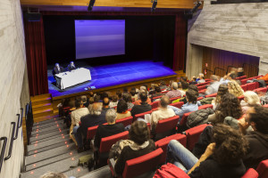 Acto celebrado en la sala. FOTO.- Ayto. Sant Lluis