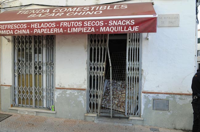 robo en el bazar chino de la explanada calle sa rovellada de dalt