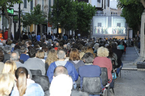 La Traviata en la calle tuvo un gran éxito de asistencia.