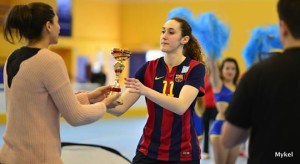 Dos imágenes de Sara Esteban en el Barça.