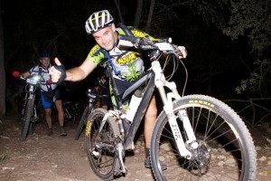 Un biker saluda en la pasada edición (Foto: Macià Coll)