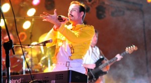 Pablo Padín es Freddy Mercury en la banda Dios Salve a la Reina