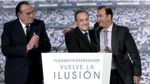 Eduardo Fernández, a la derecha, junto a Florentino Pérez.