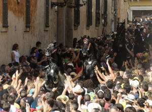 Cavallers entrando en el caragol des Born.