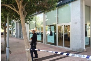 La Policía ha cerrado el paso a los viandantes (Fotos: Tolo Mercadal)