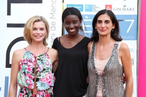 Bibiana Schönhöfer e Inés Garrell, directoras del Festival, junto a Karidja Touré (centro). Foto: Mèdit.