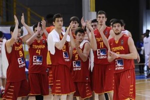 Sans, a la derecha, celebrando el triunfo (Foto: FIBA Europe)