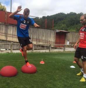 Enrich, entrenando junto al preparador físico Alain Gandiaga (Foto: @gandiaga76)