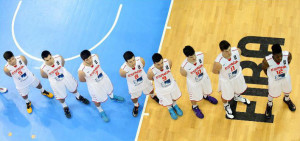 Sans, con el número 7, antes del partido (Foto: FIBA Europe)