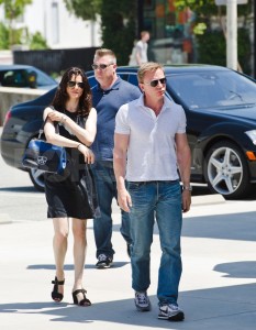 Daniel Craig and Rachel Weisz pick up a dress