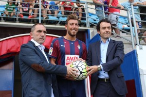 Enrich, durante su presentación (Foto: SD Eibar)