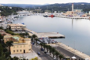 El puerto de Maó es uno de los rincones de la lista