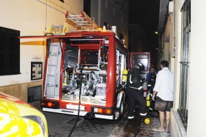 Los bomberos tuvieron que emplearse a fondo de madrugada (Archivo).