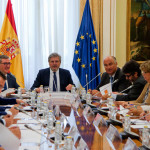 El ministro Íñigo Méndez de Vigo, ayer con los consejeros autonómicos de Educación.