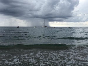 Imagen de la tormenta sobre Santo Tomás (Foto:  @juan_osaba)